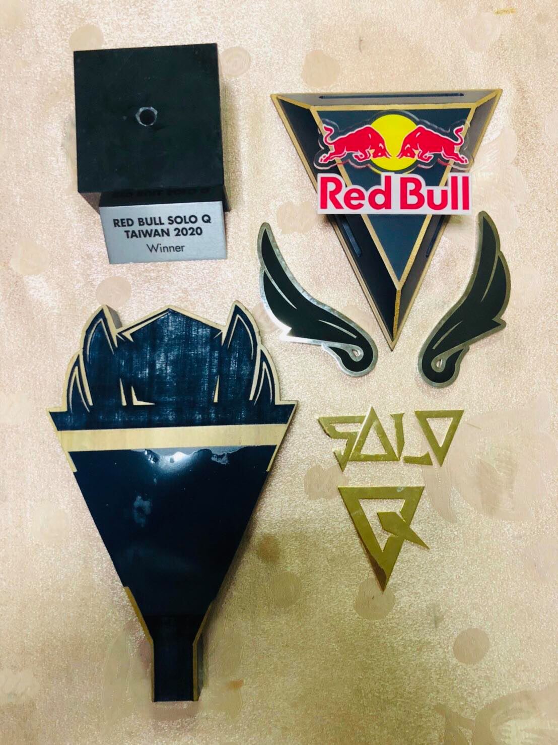 RedBull SOLO Q 電競比賽 - 客製化獎盃 - 2025 文洋獎盃 119712541 1455762164630092 1917548051669286095 n - 2025 文洋獎盃