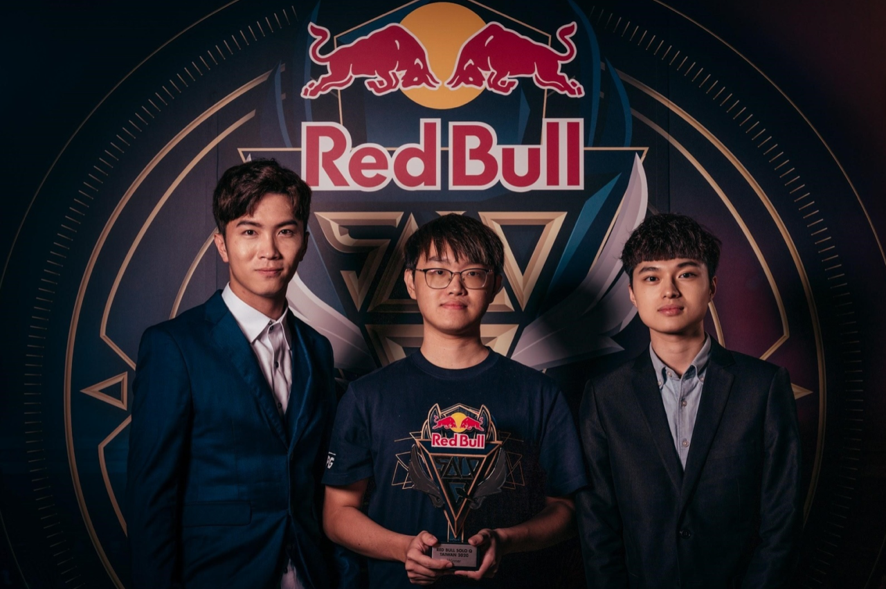 RedBull SOLO Q 電競比賽 - 客製化獎盃 - 2025 文洋獎盃 截圖 2020 09 18 下午7.45.21 - 2025 文洋獎盃