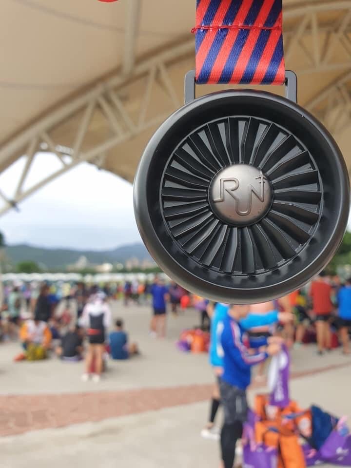 長榮航空城市觀光馬拉松 - 客製化獎牌 - 2025 文洋獎盃 123451970 3540201039352280 7584937569190075400 n - 2025 文洋獎盃