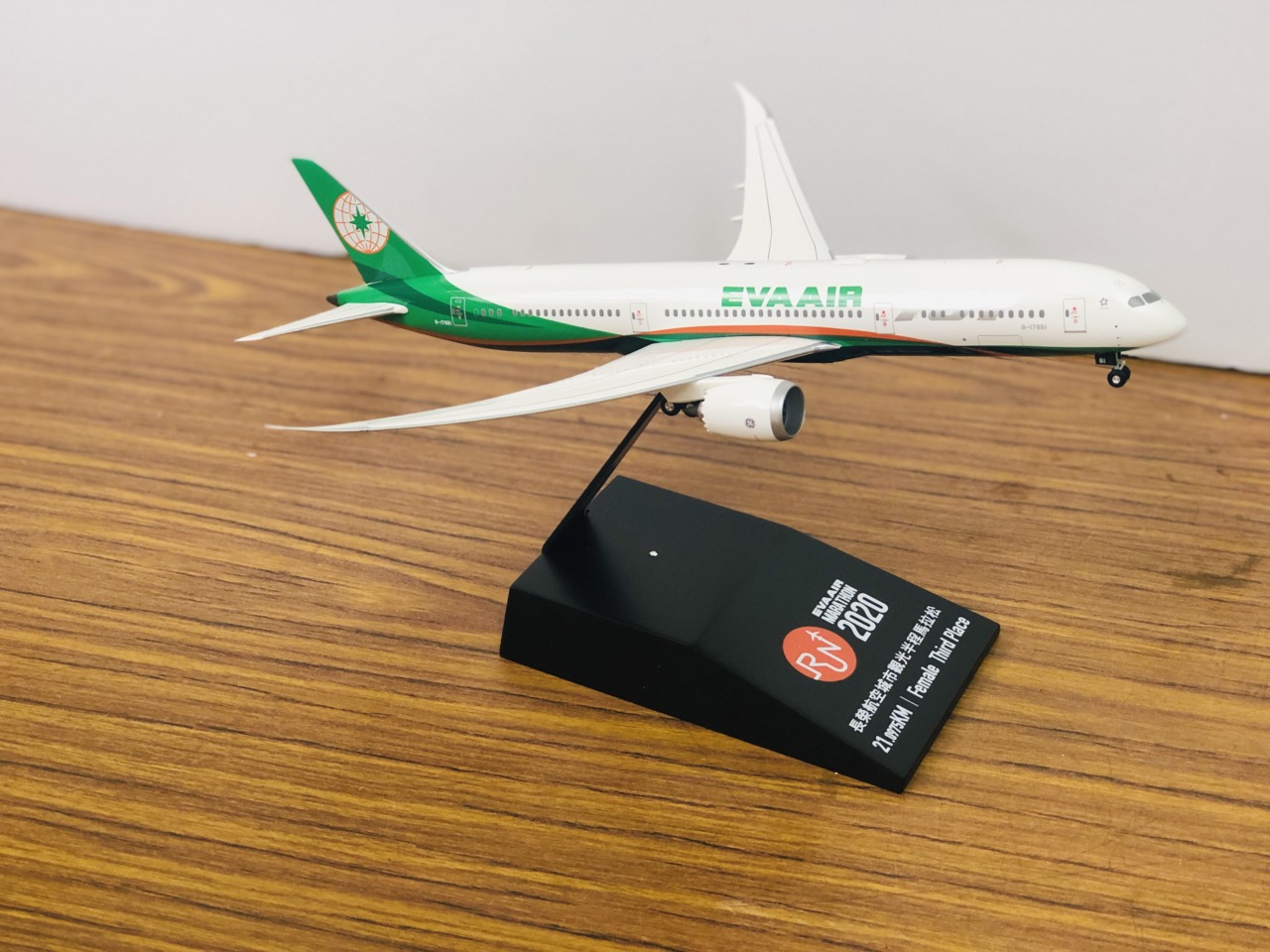 長榮航空城市觀光馬拉松 - 客製化獎牌 - 2025 文洋獎盃 IMG 5832 - 2025 文洋獎盃