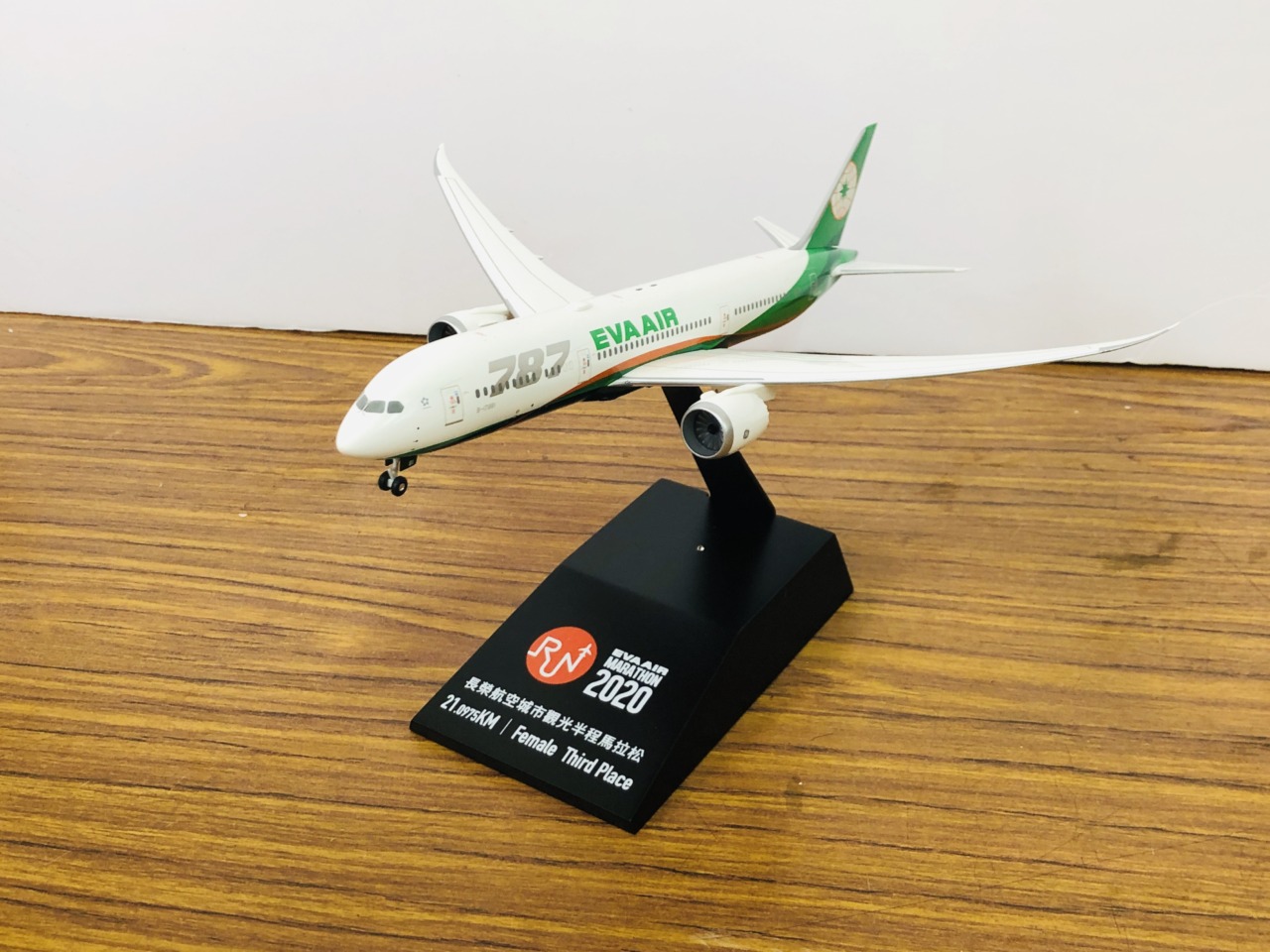 長榮航空城市觀光馬拉松 - 客製化獎牌 - 2025 文洋獎盃 IMG 5835 - 2025 文洋獎盃